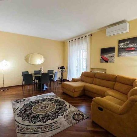 Appartamento Grazioso Con Parcheggio Privato Piacenza Eksteriør bilde